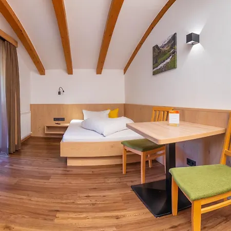 Rosenhügel Gasthof Neustift im Stubaital
